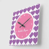 Das rosa u. lila Schlafzimmer des Quadratische Wanduhr (Winkel)