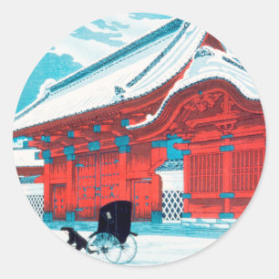Das rote Tor von Hongo in Snow von Hiroaki Takahas Runder Aufkleber