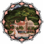 Das Royal Hawaiian Hotel Ornament Fotoskulptur Ornament<br><div class="desc">Das Vintage-Image des Royal Hawaiian Hotel auf Honolulu in lebhaften Farben macht den Baum zu einem großartigen Urlaubsornament.</div>