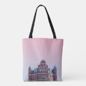 DAS SALISBURY-GEBÄUDE UNTER PINKSKIEN TASCHE (Rückseite)