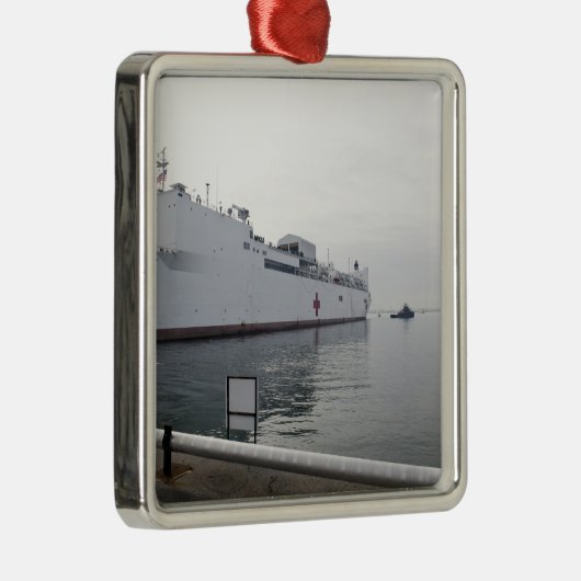 Das Schiff des militärischen Sealift-Kommandos Silbernes Ornament (Rechts)