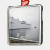 Das Schiff des militärischen Sealift-Kommandos Silbernes Ornament (Links)