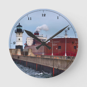 Das Schiff Paul R. Tregurtha auf dem Lake Superior Runde Wanduhr