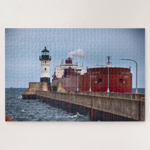 Das Schiff Paul R. Tregurtha und das Leuchtturm Puzzle