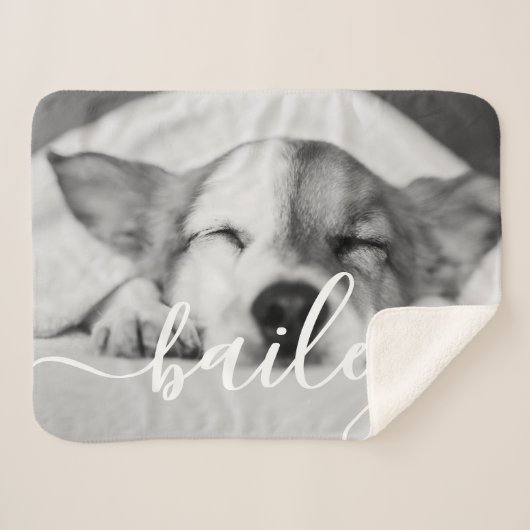 Das schlichte moderne Design des Hauses trägt sein Sherpadecke (Vorderseite (Horizontal))