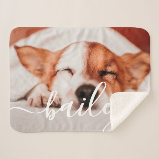 Das schlichte moderne Design des Hauses trägt sein Sherpadecke (Vorderseite (Horizontal))