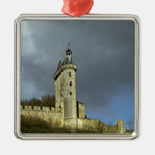 Das Schloss Chinon liegt auf einem Hügel Ornament Aus Metall