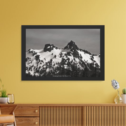 Das Schloss und der Pinnacle Leinwanddruck (Insitu (Wohnzimmer))