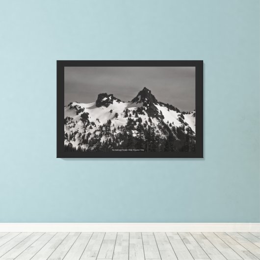 Das Schloss und der Pinnacle Leinwanddruck (Insitu (Holzboden))