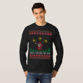 Das Schlucken durch den schneebedeckten Weihnachts T-Shirt (Vorne ganz)