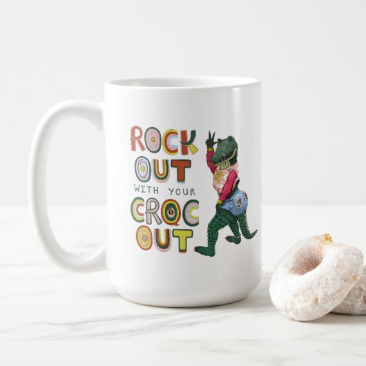 Das schöne Krokodil-Puck mit dem Croc Out Kaffeetasse (Mit Donut)