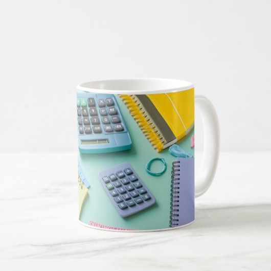 Das Schulbedarfsset enthält pastellfarbene Kaffeetasse (VorderseiteRechts)