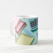 Das Schulbedarfsset enthält pastellfarbene Kaffeetasse (Vorderseite Links)