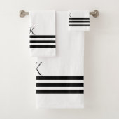Das Schwarz-Weiß-Hotel bietet eine individuell ges Badhandtuch Set (Insitu)