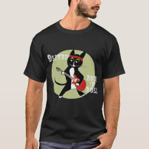 Das schwarze T-Shirt der schwarze Katze