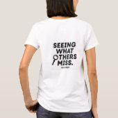 Das sehen, was andere übersehen – Risikoanalyst T-Shirt (Rückseite)