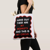 Das sind meine Affen und das ist mein Zirkus Tasche (Von Nahem)