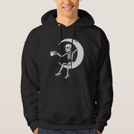 Das Skelett des Funny Coffee Lover sitzt auf halbe Hoodie (Vorderseite)