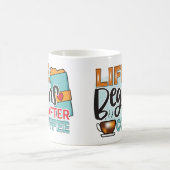 Das sonnige Leben fängt nach Kaffeetypografie an Kaffeetasse (Mittel)