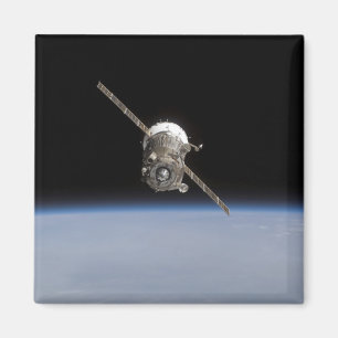 Das Soyuz TMA-11 Raumfahrzeug über dem horiz der Magnet