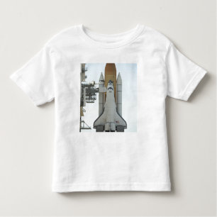 Das Space Shuttle Atlantis befindet sich auf dem L Kleinkind T-shirt