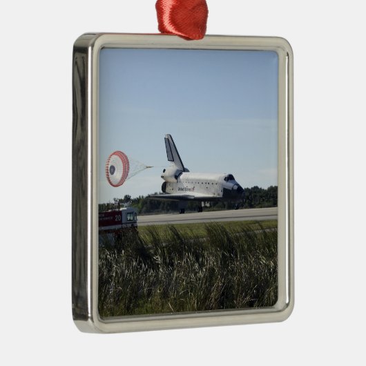 Das Space Shuttle Atlantis entfaltet seinen Drag R Ornament Aus Metall (Rechts)