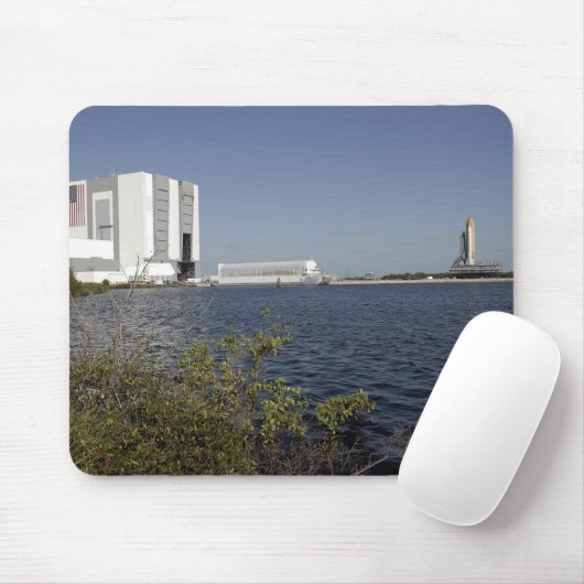 Das Space Shuttle Atlantis liegt über dem Becken. Mousepad (Mit Mouse)