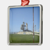 Das Space Shuttle Endeavour wird von einer Windsoc Ornament Aus Metall (Links)