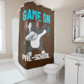 Das Spiel im Vorschulalter beim "Bulldog"-Gaming Duschvorhang (Beispiel)