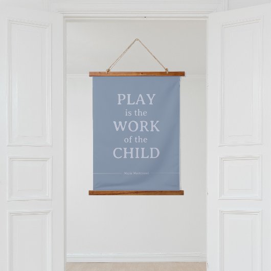 Das Spiel ist das Werk des Kindes Maria Montessori Wandteppich Mit Holzrahmen