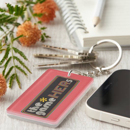 Das*SpielHERs Horizontales Logo Schlüsselanhänger (Vorderseite rechts)