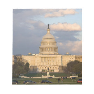 Das Staat-Hauptstadts-Gebäude herein Notizblock