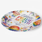 Das Stolz-Basketball-Regenbogendesign Pappteller (Schrägansicht)