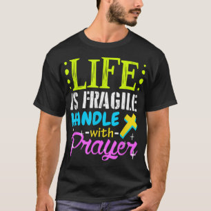 Das stolze Leben ist ein zerbrechlicher Umgang mit T-Shirt