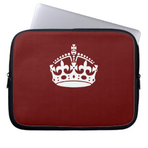 Das Symbol "Calm Crown" auf Burgundy Red behalten Laptopschutzhülle