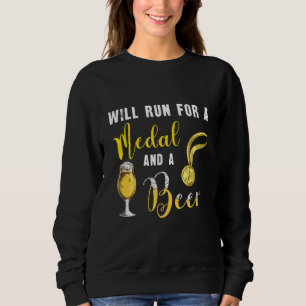 Das T-Shirt des Hinderniskurses wird für eine Meda Sweatshirt