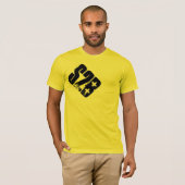 das T-Stück der grundlegenden Männer mit großem T-Shirt (Vorne ganz)