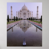 das Taj Mahal, das sich perfekt im Pool im Poster (Vorne)