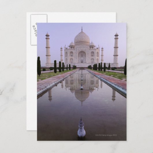 das Taj Mahal, das sich perfekt im Pool im Postkarte (Vorne/Hinten)