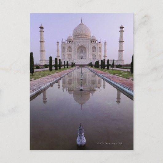 das Taj Mahal, das sich perfekt im Pool im Postkarte (Vorderseite)