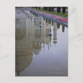 das Taj Mahal, das sich perfekt in der Stille Postkarte
