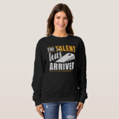 Das Talent hat das Bean Bag Cornhole erreicht Sweatshirt (Vorne ganz)