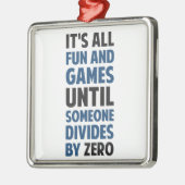 Das Teilen durch null ist nicht ein Spiel Silbernes Ornament (Links)