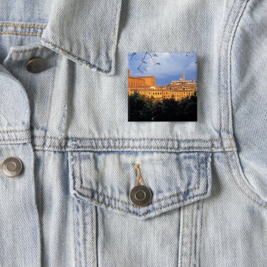 Das toskanische Dorf Sienna, Italien. Button (Beispiel)