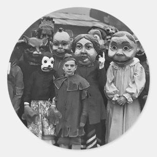 Das Treffen an Halloween Runder Aufkleber