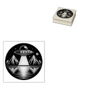 Das Ufo im Gebirge, das im Wasser reflektiert Gummistempel (Stempel)