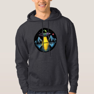 Das Ufo im Gebirge, das im Wasser reflektiert Hoodie