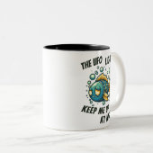 Das UFO-Licht behielt mich nachts auf Zweifarbige Tasse (VorderseiteRechts)