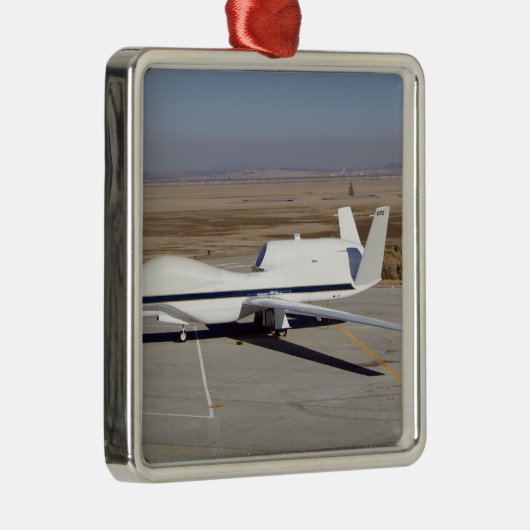 Das unbemannte Flugzeug der Global Hawk Silbernes Ornament (Rechts)