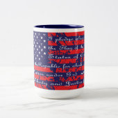 Das Versprechen der Legitimation in der US-Flagge Zweifarbige Tasse (Mittel)